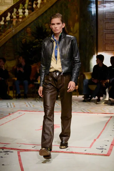 Look 27